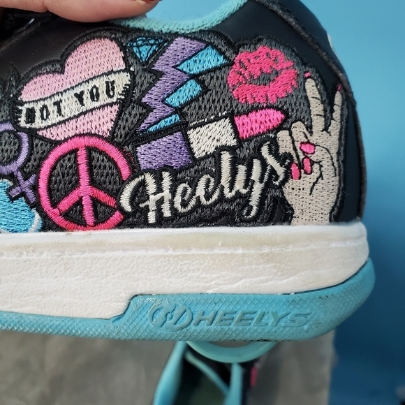 Heelys black and blue with graphic design girls 4 - Picture 8 of 13